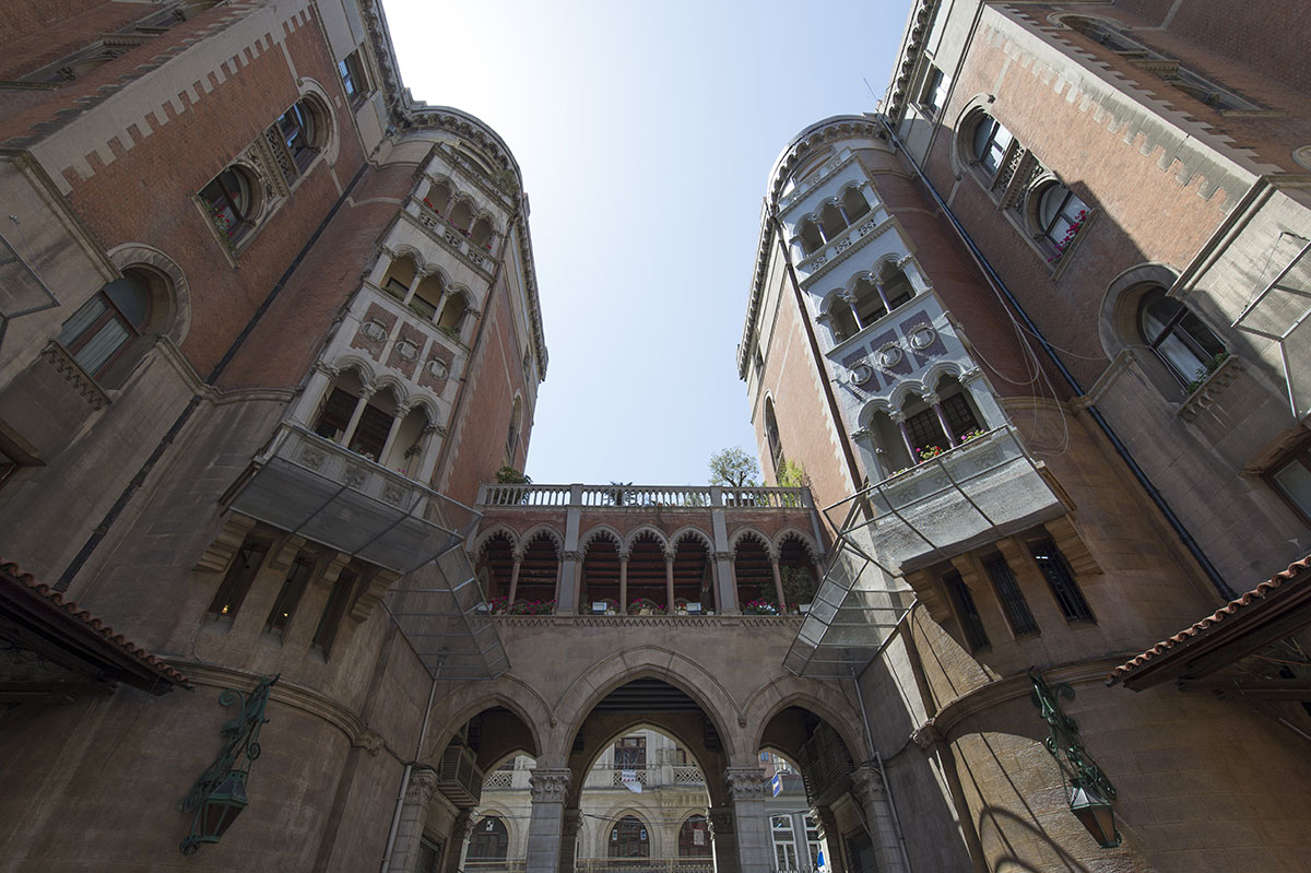 Istanbul Along Istiklal Caddesi Sent Antuan Kilisesi june 2018 6747.jpg