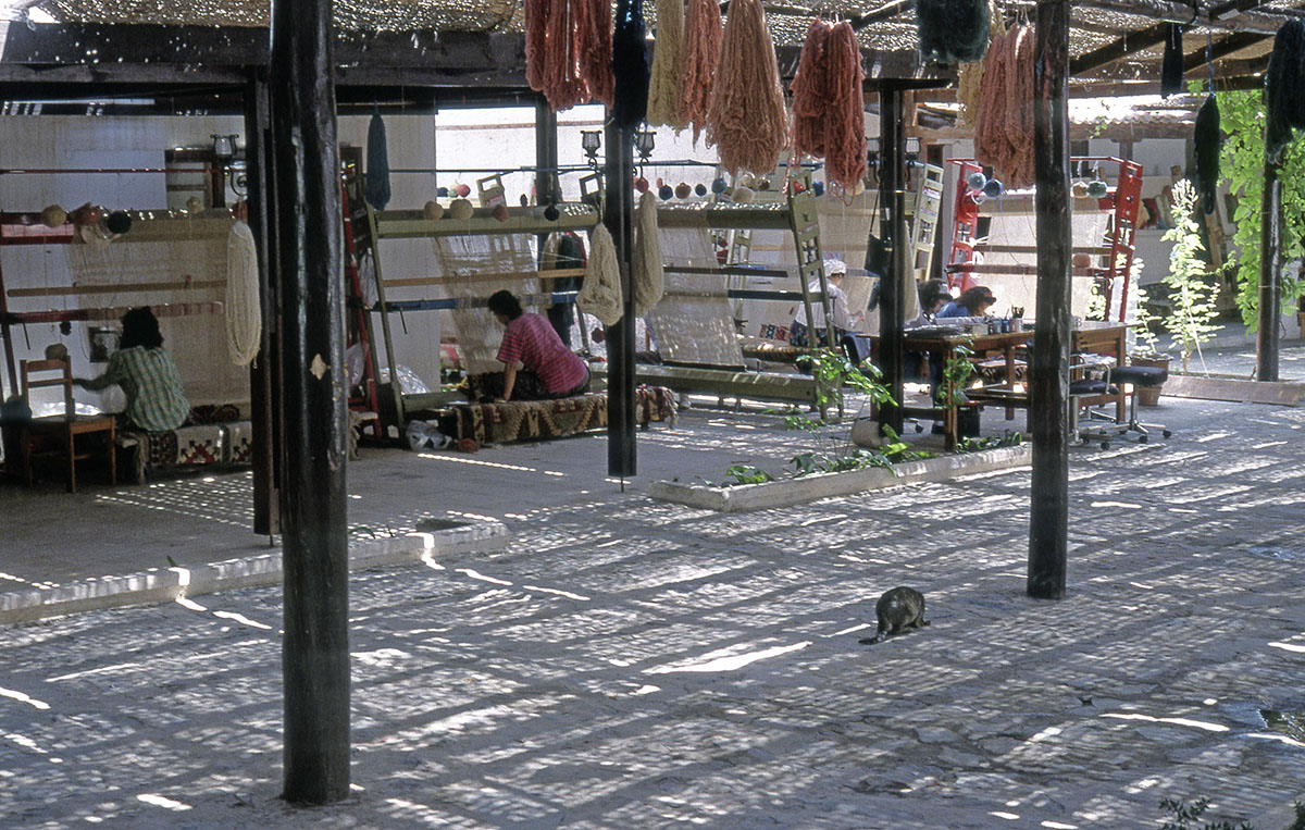 Selcuk Carpet Factory 92 073.jpg