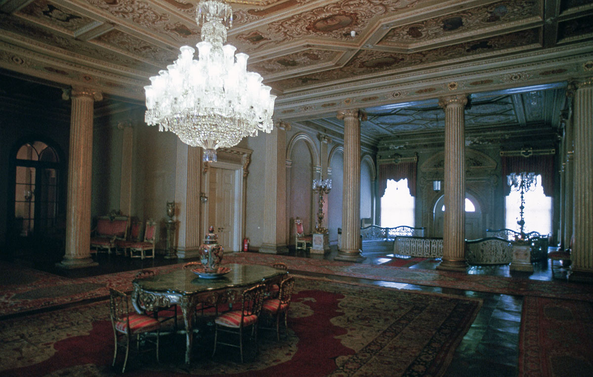 Istanbul Dolmabahce 93 010.jpg