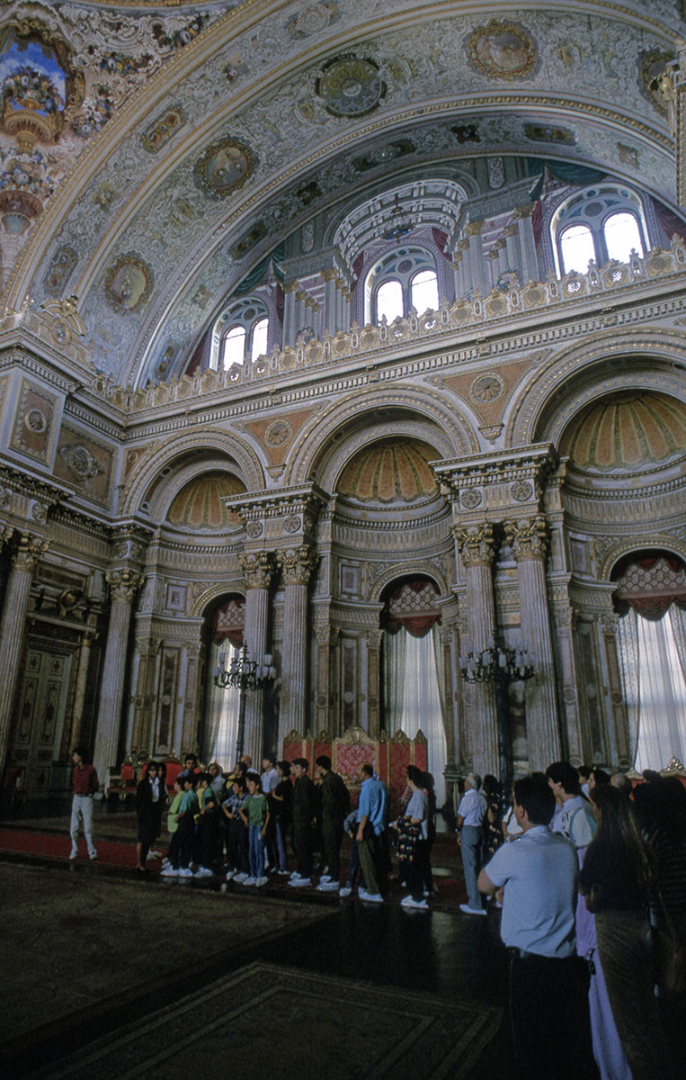 Istanbul Dolmabahce 93 030.jpg