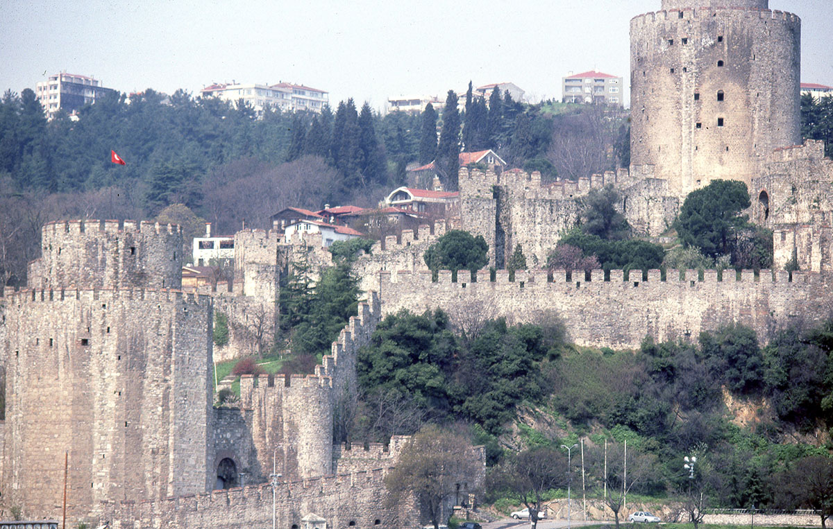 Istanbul Bosporus 96 018.jpg