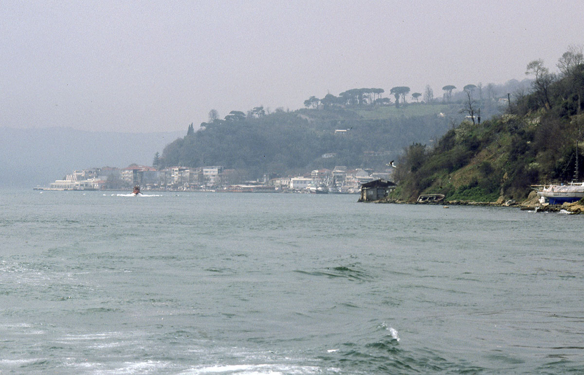 Istanbul Bosporus 96 030.jpg