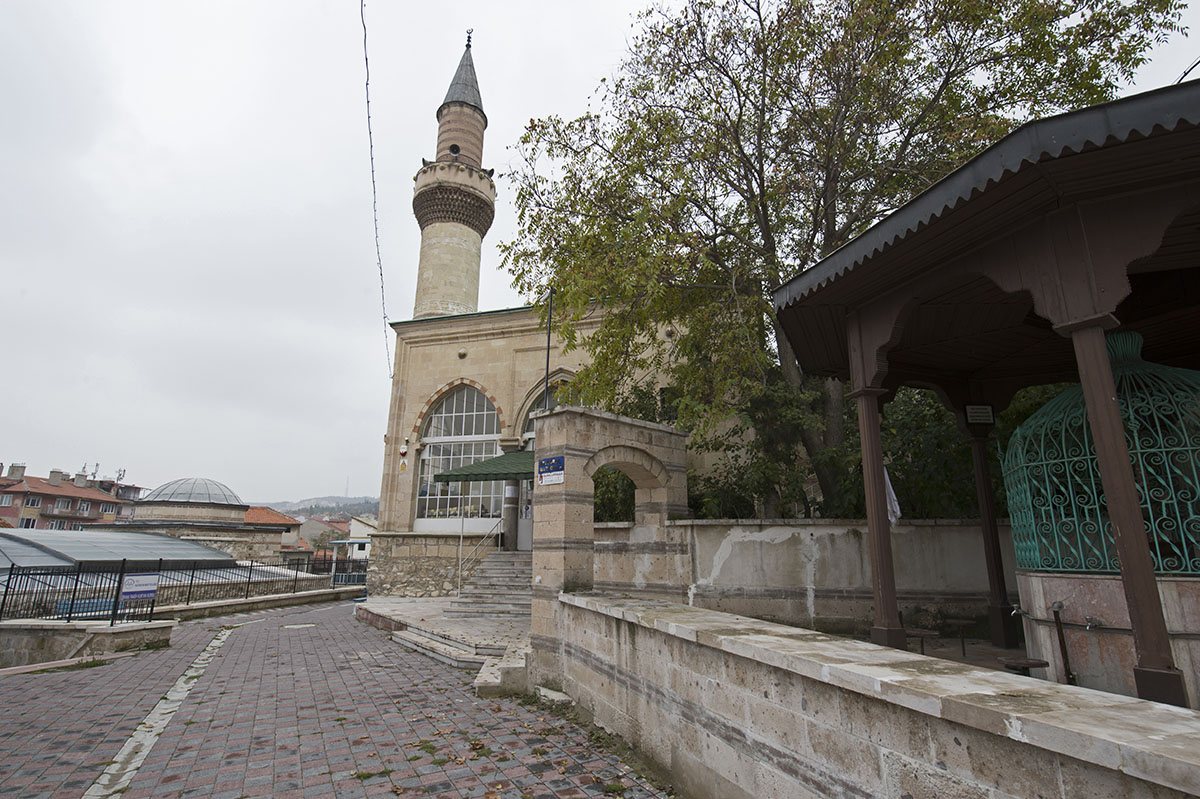 Kutahya Market area Ishak Fakih Mosque october 2018 8951.jpg