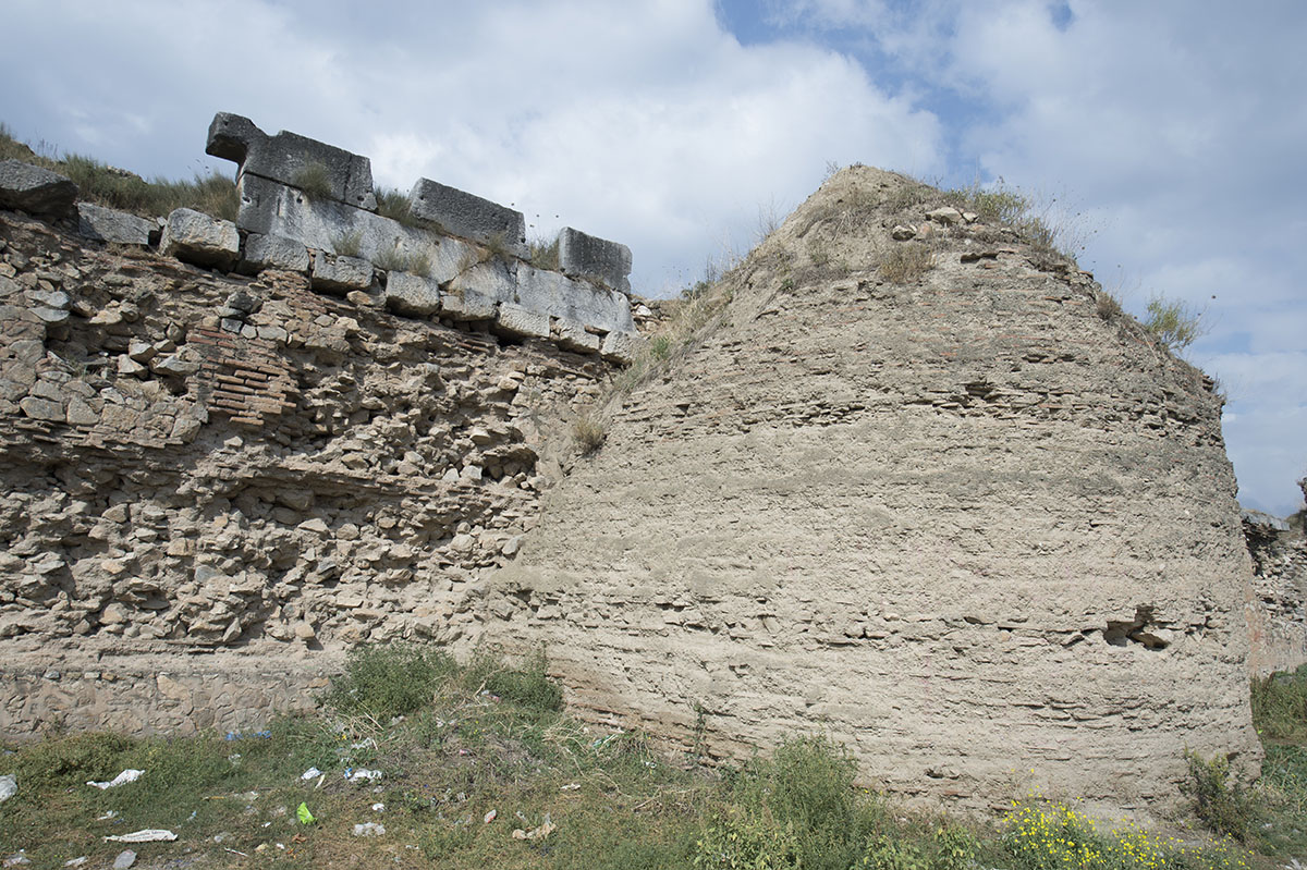 Iznik Wall East side to Lefke Gate october 2018 8245.jpg