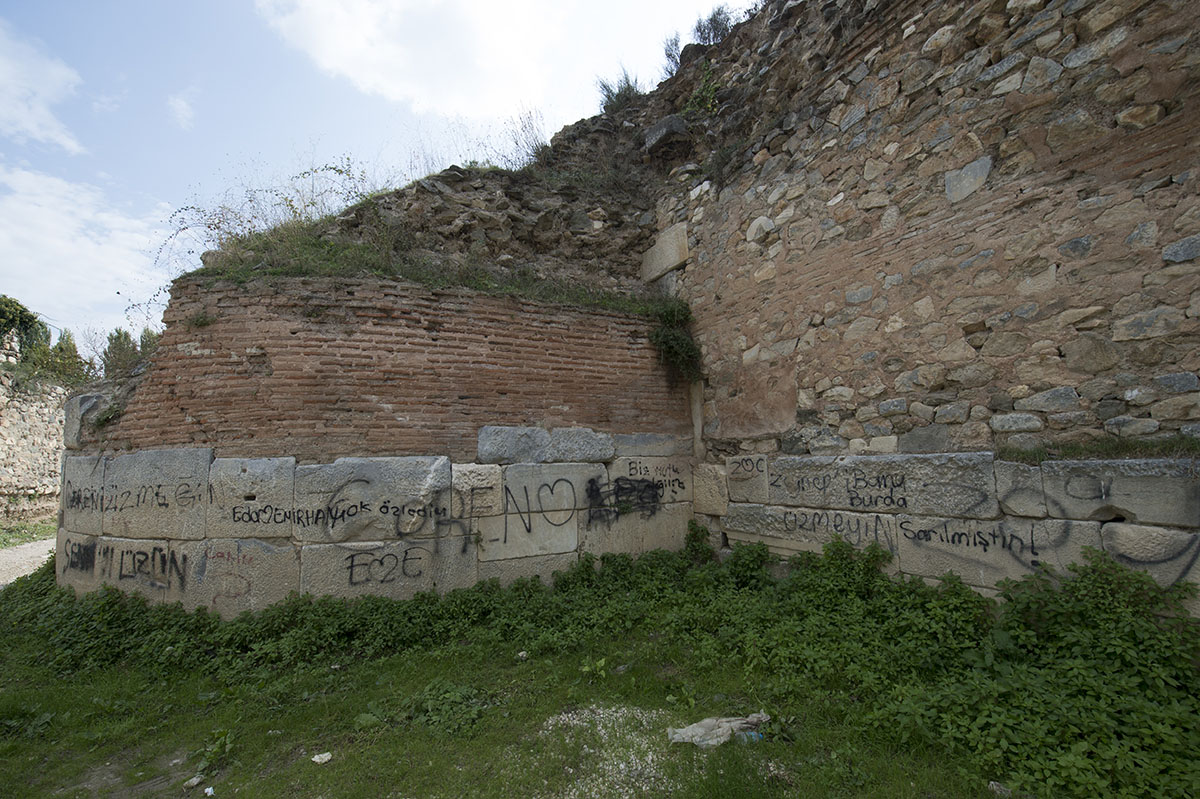 Iznik Wall from Lefke Gate to Istanbul Gate october 2018 8280.jpg