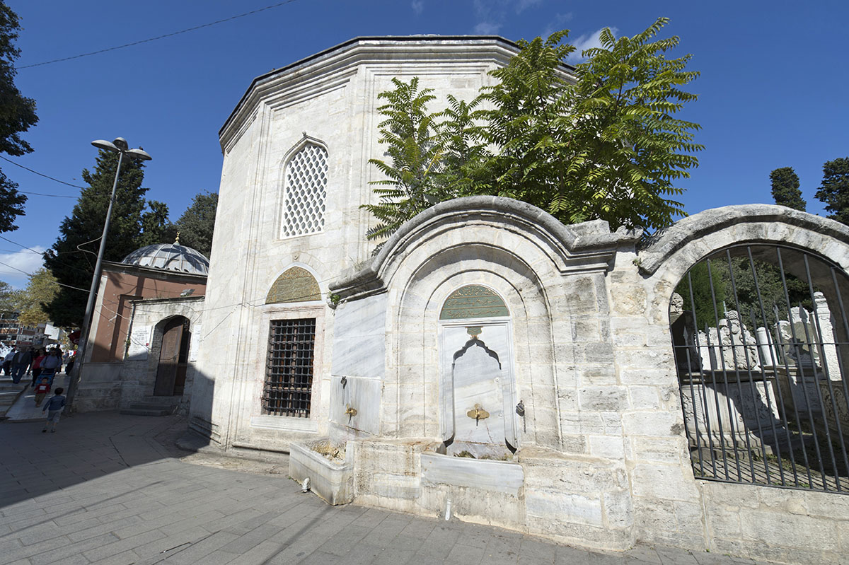 Istanbul Siyavus Pasha Turbesi Eyup october 2018 7188.jpg
