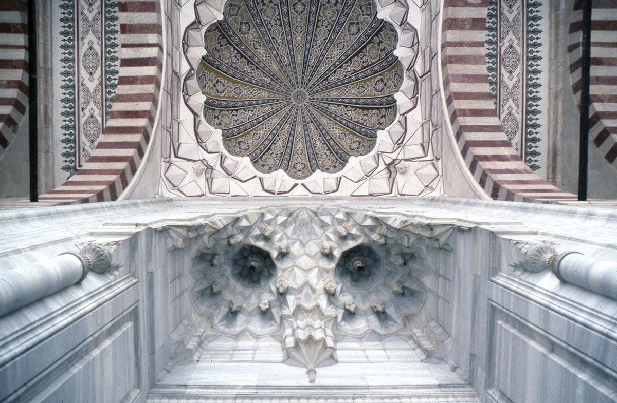 Edirne Selimiye entrance from court