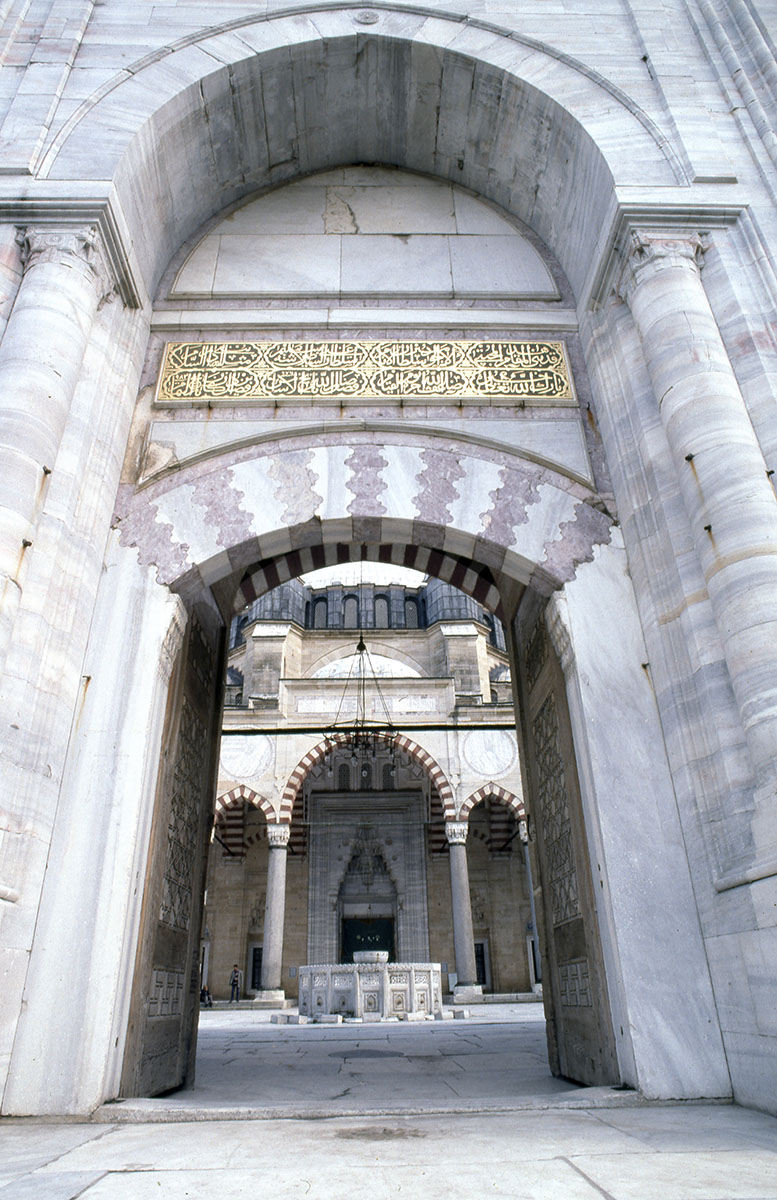 Edirne Selimiye entrance to court