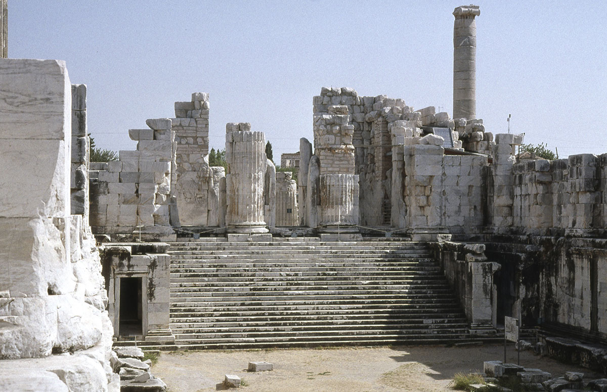 Dydima Apollo temple interior 2