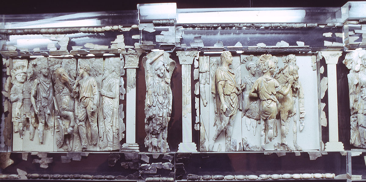 Efes mus Roman ivory chest