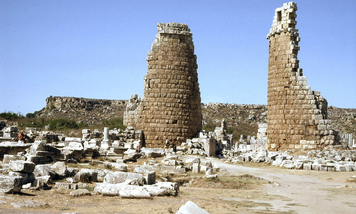 Perge gate