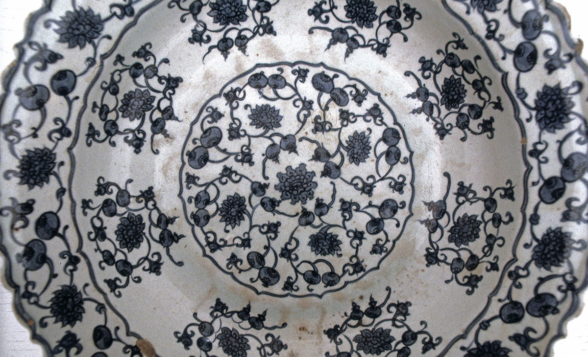Plate in blue and white