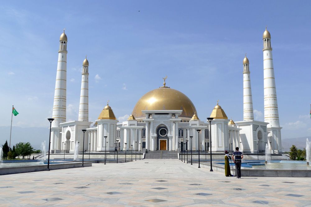 Trkmenbaşy Ruhy Mosque, large enough for 20,000 at prayer