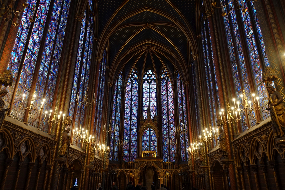The upper level with 15 large stained glass windows depicting 1,131 different biblical scenes