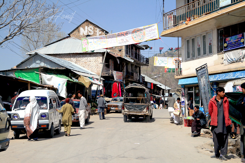 Bazaar near Khaigala