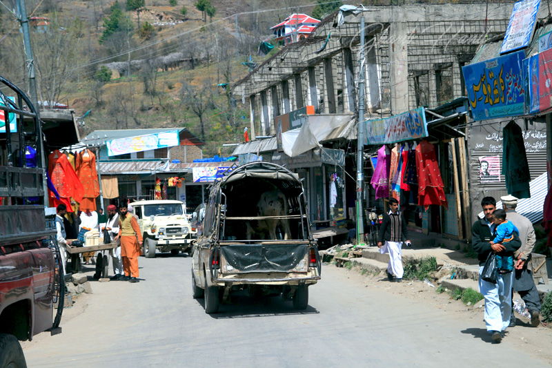 Bazaar near Khaigala