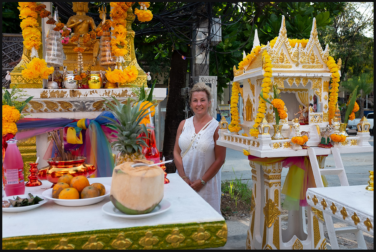 Susanne and a Buddhist altar