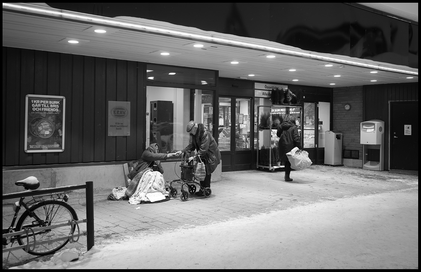 Old man meets beggar outside Coop in Kalix (-15 degrees Celsius)