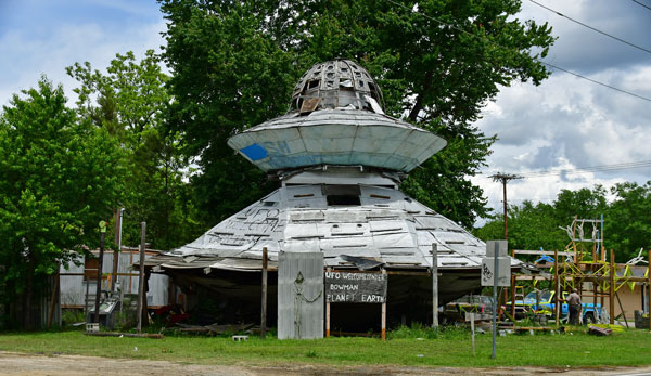 04 'UFO Welcome Center' 3405