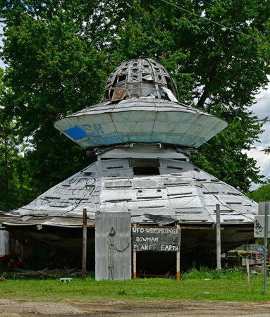 'UFO Welcome Center' 3403