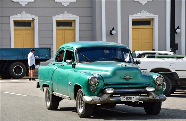 CUBA_3149 Oldsmobile - Parque Jose' Marti