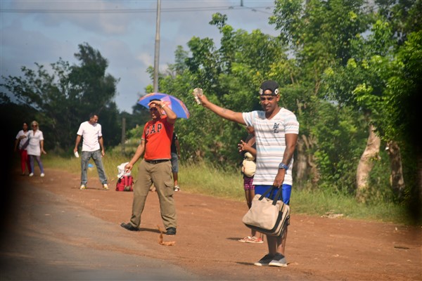 CUBA_3669 Looking for rides