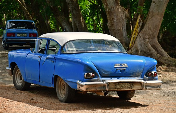 CUBA_3735 Blue Chevy