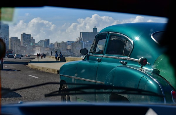 CUBA_3791 Avenida Antonio Maceo along the Malecon