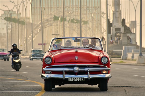 CUBA_3946cr Avenida Antonio Maceo along the Malecon