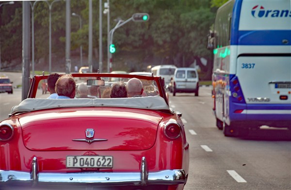 CUBA_4043 Rolling through Habana