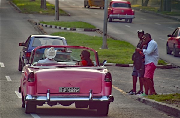 CUBA_4057 Rolling through Habana