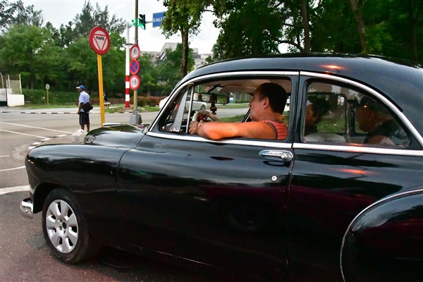 CUBA_4270 Unusual to see black vehicles