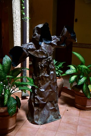 CUBA_4632 Monk statue at Hotel Los Frailes