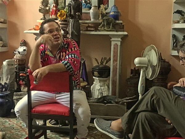 CUBA_i6160i Dr. Elias Aseff explains Santeria