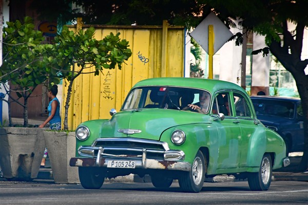CUBA_5500 Shades of green and blue. On the same car.