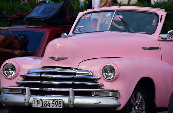 CUBA_5821 Pink Chevy