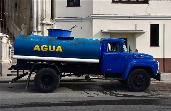 CUBA_5933 Water truck on the street