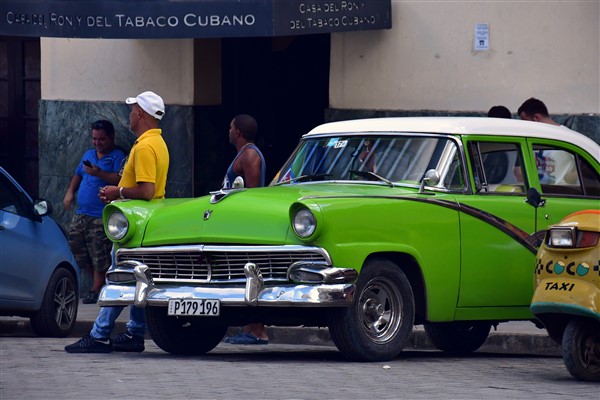 CUBA_5971 Two-tone Ford