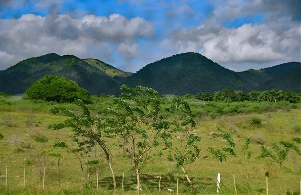 CUBA_6519 Breeezing down the road to Vinales