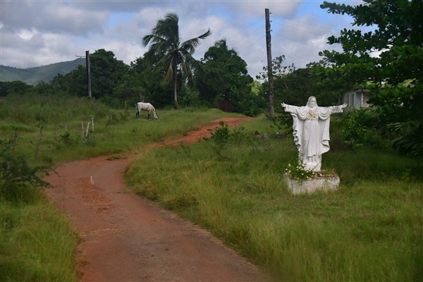 CUBA_6542 On the road to Vinales - Religious
