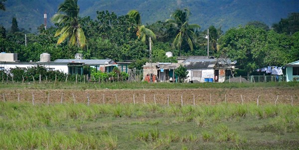 CUBA_6584 On the road to Vinales
