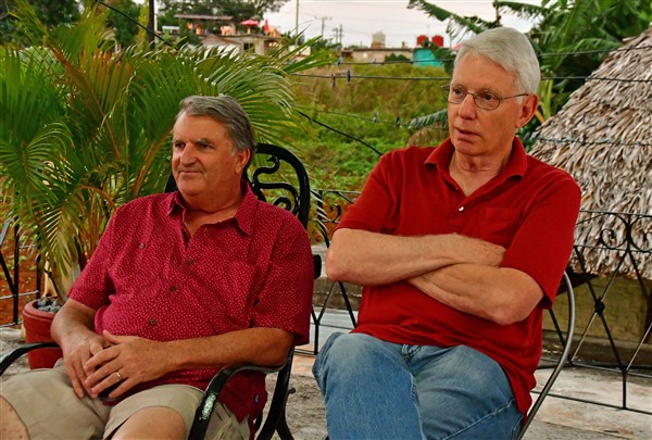 CUBA_7590 Sam and Dana coordinated on shirts