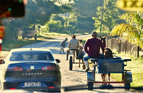 CUBA_7669-2 Traffic jam in the making