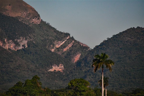CUBA_7751 View to the mountains
