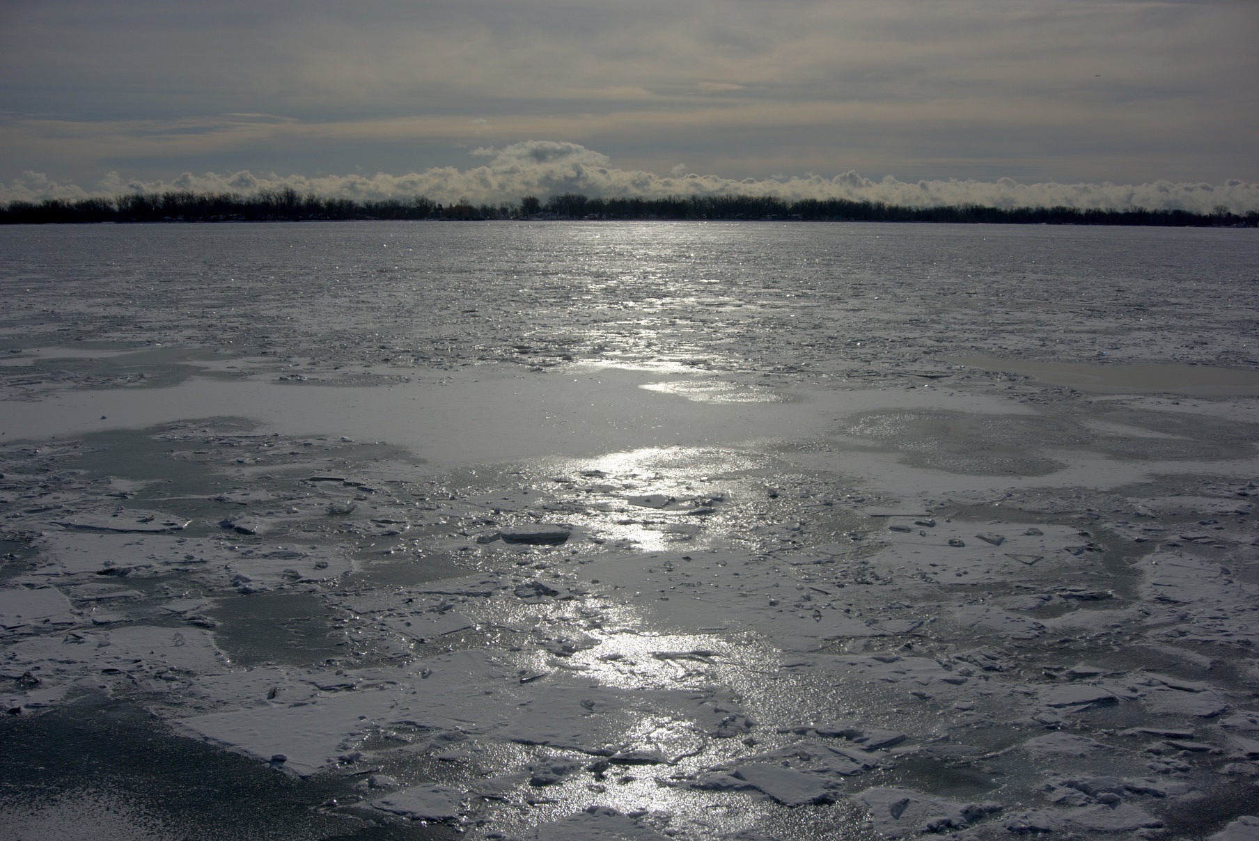 frozen lakefront Toronto Dec 31 2017.jpg