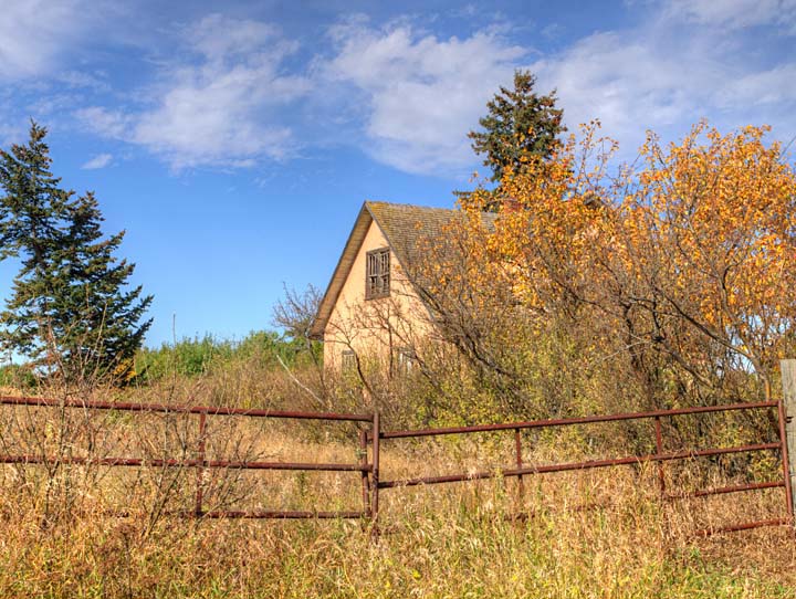 Abandoned_bldg_9268745