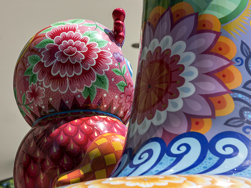 Giraffe Fortune, peony-headed owl