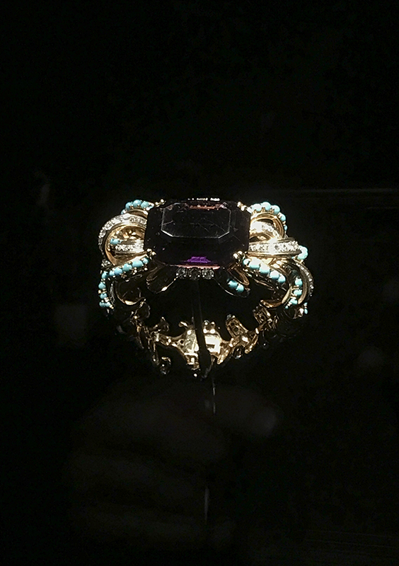 Spectacular exhibit, amethyst ring