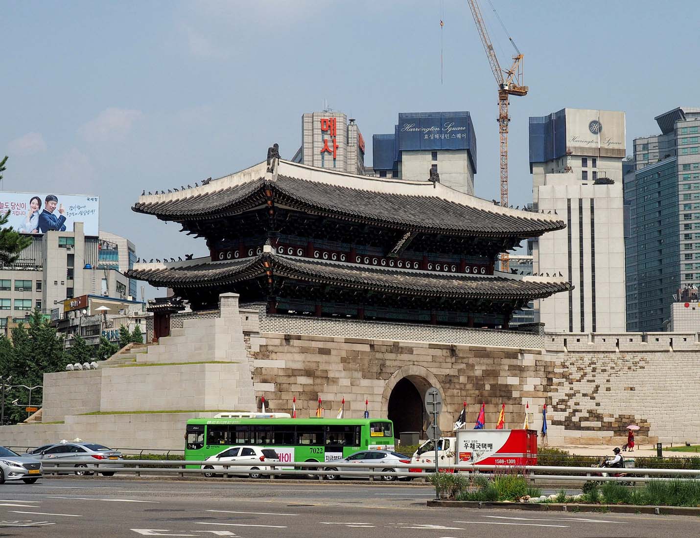 Seoul: the Namdaemun gate, in downtown.