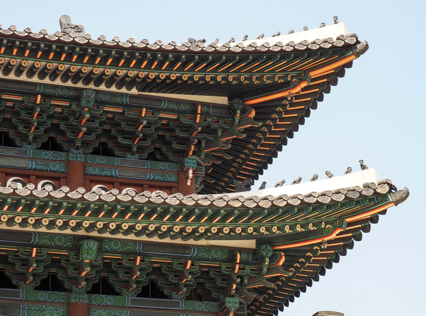 Seoul: detail of the Namdaemun gate, in downtown.